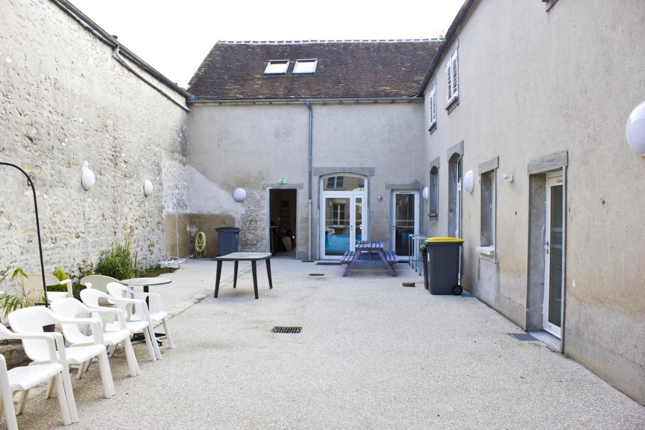 Fontaineblhostel Hostel & Camping Near Fontainebleau La Chapelle-la-Reine Exterior foto